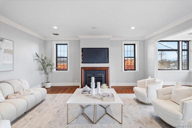 14 N Chatsworth Avenue 7H, Larchmont, NY 10538