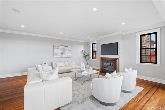 14 N Chatsworth Avenue 7H, Larchmont, NY 10538