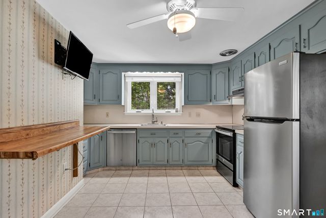 161 Red Stone Hill, Plainville, CT 06062