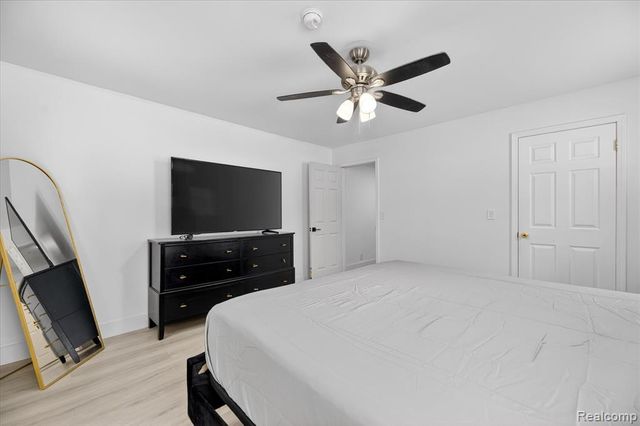 1161 S Dye Road, Flint, MI 48532