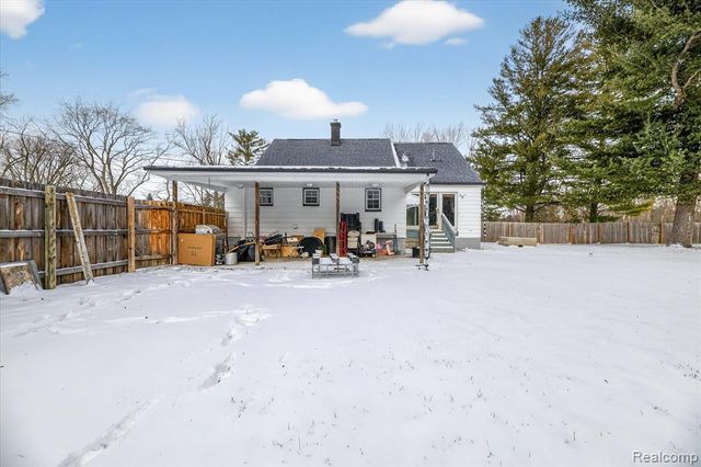 1161 S Dye Road, Flint, MI 48532