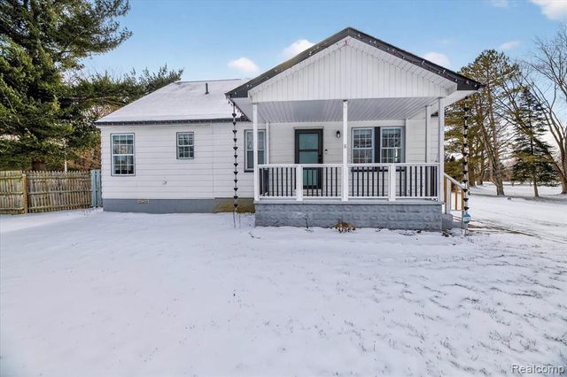 1161 S Dye Road, Flint, MI 48532