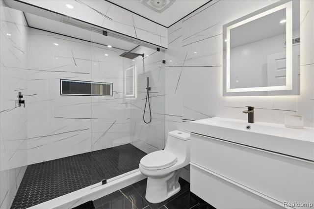 1161 S Dye Road, Flint, MI 48532