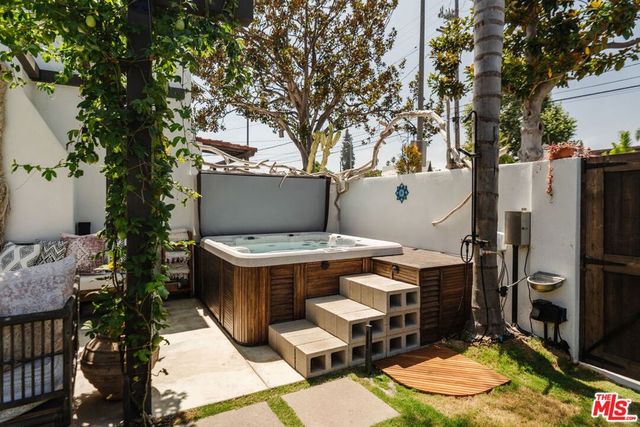1622 Glyndon Avenue, Venice, CA 90291