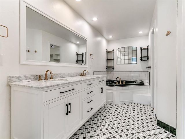 1601 Hazelhurst, Edmond, OK 73013