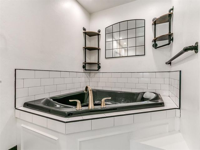 1601 Hazelhurst, Edmond, OK 73013