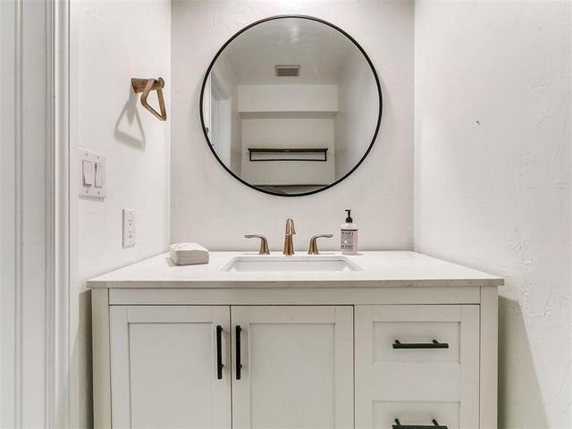 1601 Hazelhurst, Edmond, OK 73013