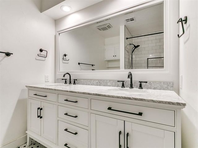 1601 Hazelhurst, Edmond, OK 73013