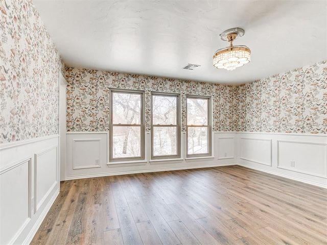 1601 Hazelhurst, Edmond, OK 73013