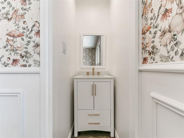 1601 Hazelhurst, Edmond, OK 73013