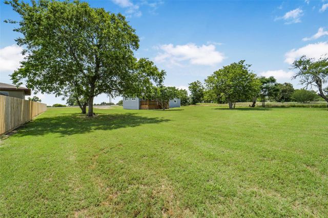 16057 Ave B, Somerville, TX 77879