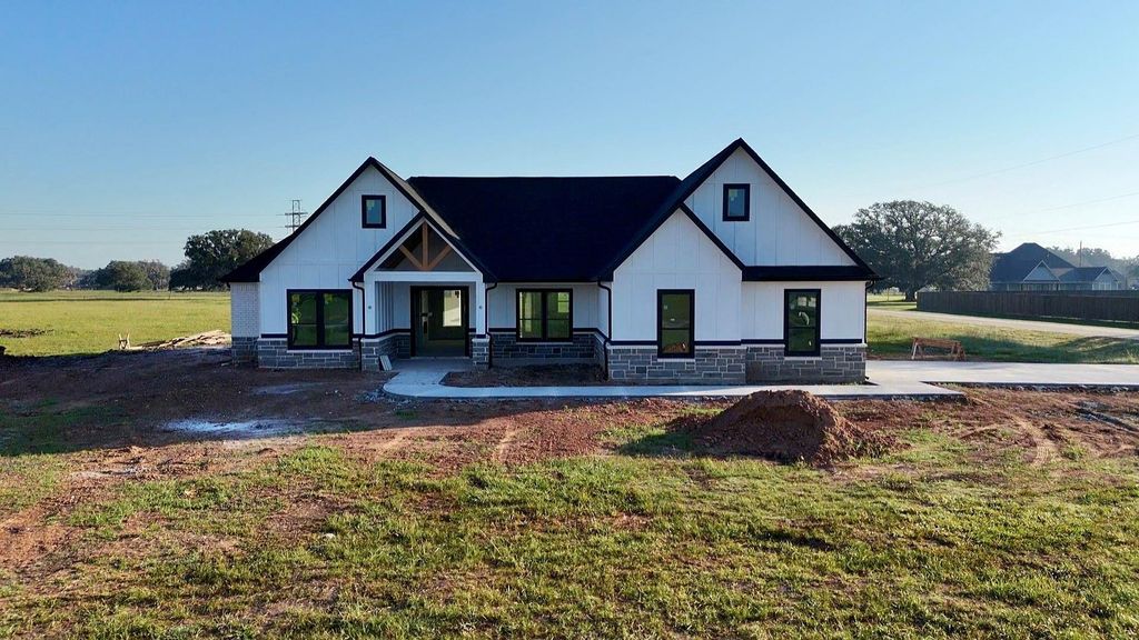 1208 Quarter Horse Trail, Angleton, TX 77515