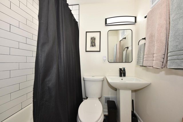 8000 W Van Beck AVENUE, Milwaukee, WI 53220