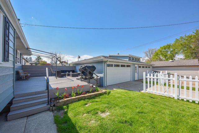 8000 W Van Beck AVENUE, Milwaukee, WI 53220