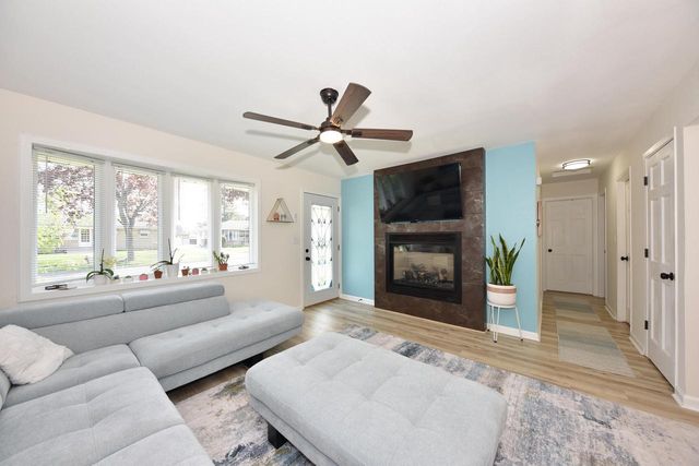 8000 W Van Beck AVENUE, Milwaukee, WI 53220