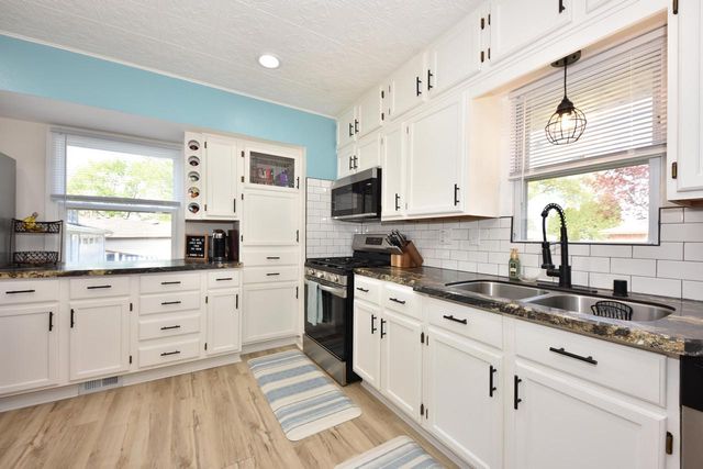 8000 W Van Beck AVENUE, Milwaukee, WI 53220