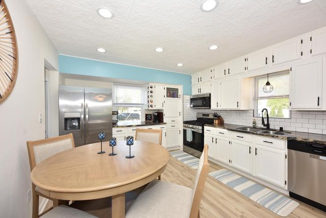 8000 W Van Beck AVENUE, Milwaukee, WI 53220