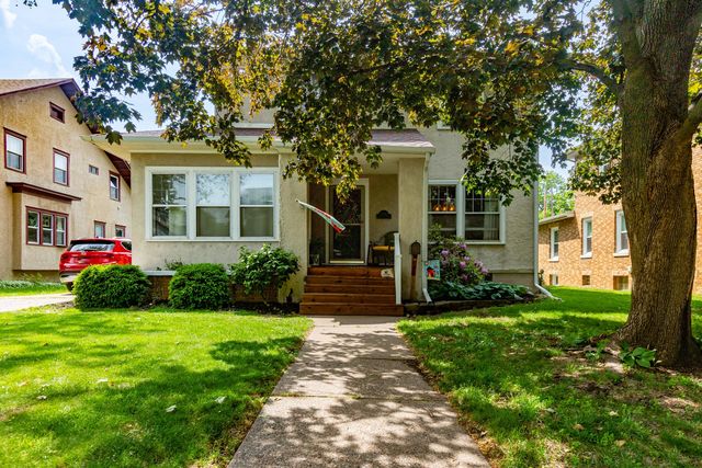 2440 Arlington Avenue, Davenport, IA 52803