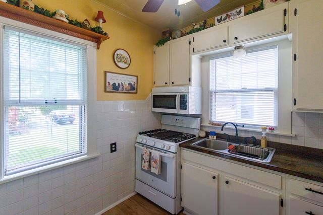 2440 Arlington Avenue, Davenport, IA 52803