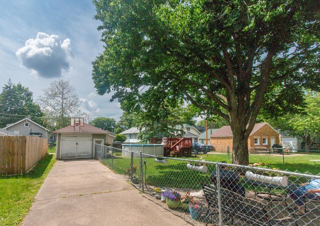 2440 Arlington Avenue, Davenport, IA 52803
