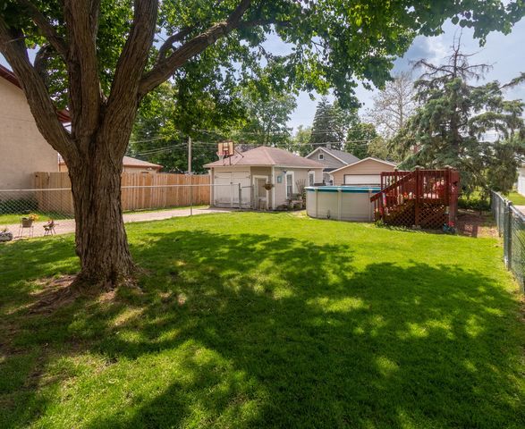 2440 Arlington Avenue, Davenport, IA 52803