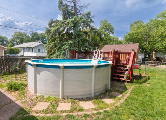 2440 Arlington Avenue, Davenport, IA 52803