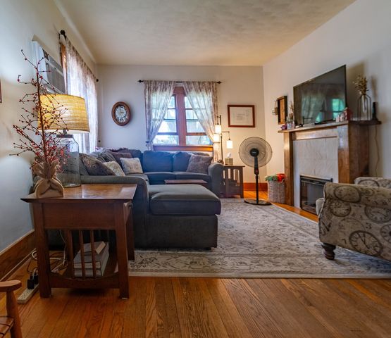 2440 Arlington Avenue, Davenport, IA 52803