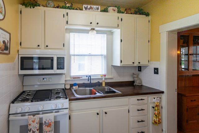 2440 Arlington Avenue, Davenport, IA 52803