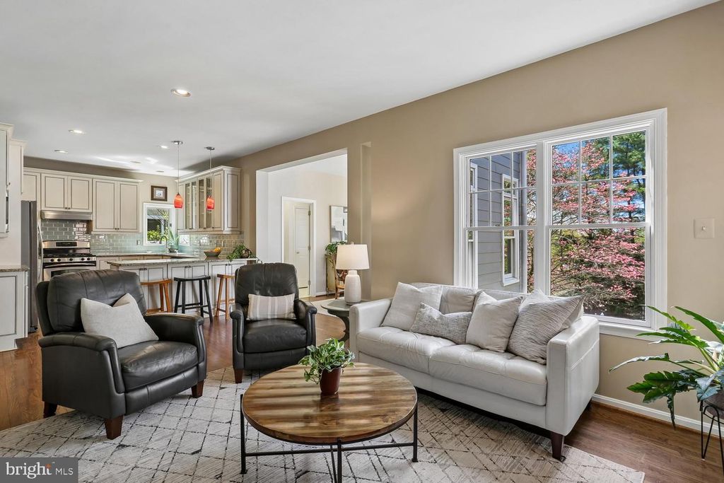 Image 10 of property listing at 306 BECKWITH ST, Gaithersburg, MD 20878