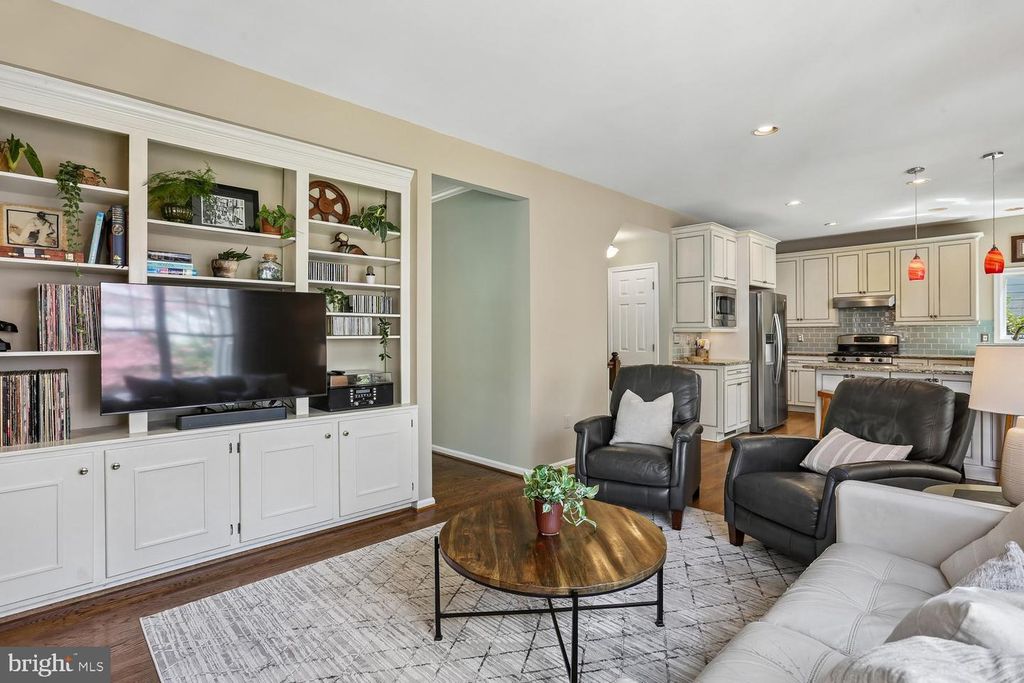 Image 12 of property listing at 306 BECKWITH ST, Gaithersburg, MD 20878