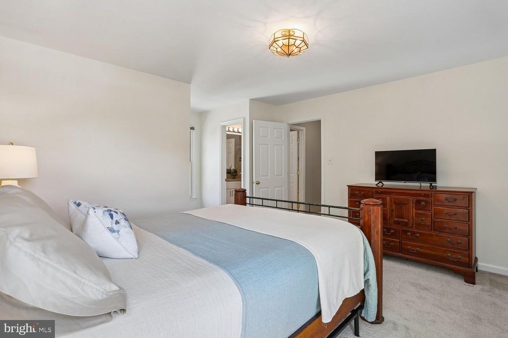 Image 34 of property listing at 306 BECKWITH ST, Gaithersburg, MD 20878