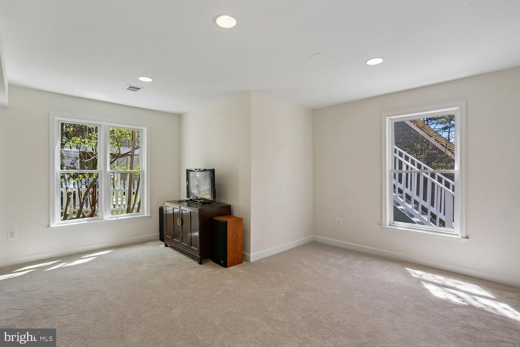 Image 45 of property listing at 306 BECKWITH ST, Gaithersburg, MD 20878