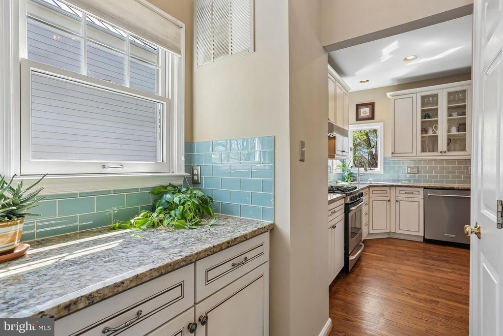 Image 9 of property listing at 306 BECKWITH ST, Gaithersburg, MD 20878