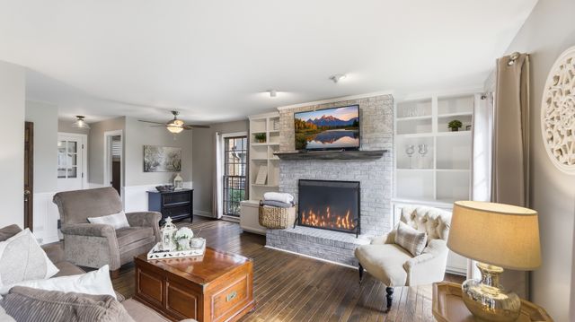 184 Spring Avenue, Glen Ellyn, IL 60137