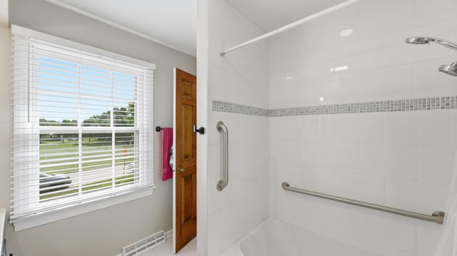 184 Spring Avenue, Glen Ellyn, IL 60137