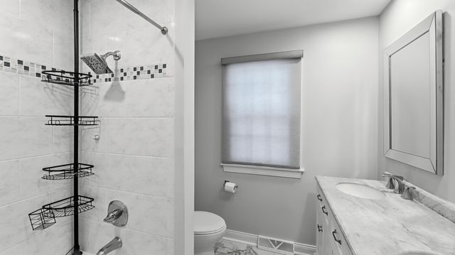 184 Spring Avenue, Glen Ellyn, IL 60137