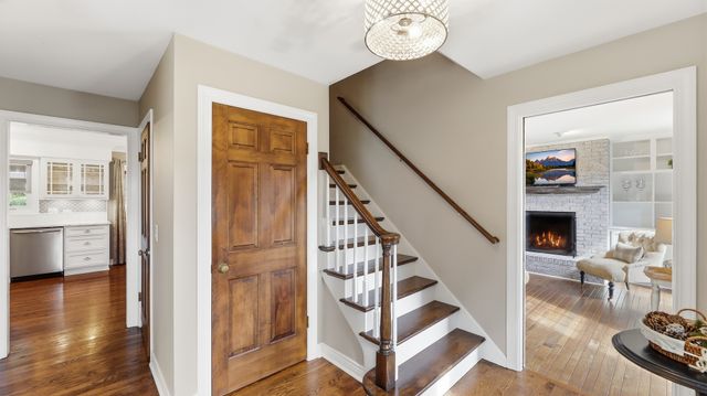 184 Spring Avenue, Glen Ellyn, IL 60137