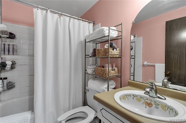 19 Sunset Court, Amherst, NY 14228