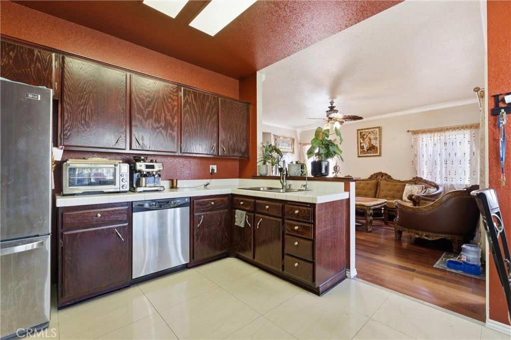 Image 6 of property listing at 36967 Alder, Palmdale, CA 93552