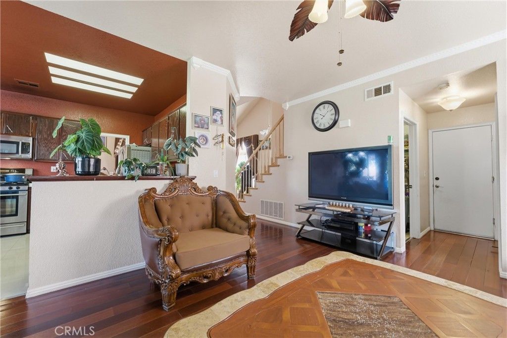 Image 9 of property listing at 36967 Alder, Palmdale, CA 93552