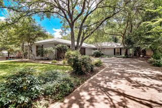 4900 Woodland Park Boulevard, Arlington, TX 76013