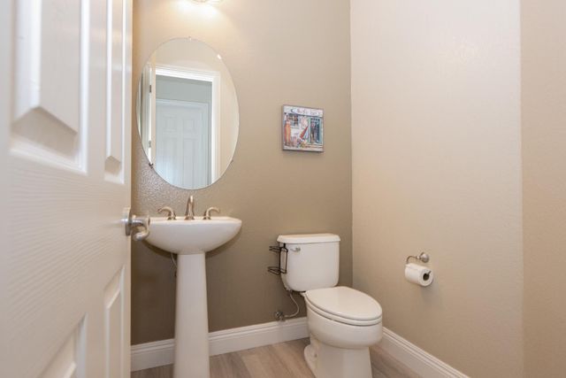 2933 E Quincy Avenue, Fresno, CA 93720