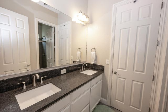 2933 E Quincy Avenue, Fresno, CA 93720