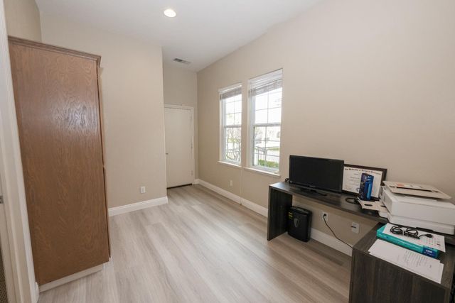 2933 E Quincy Avenue, Fresno, CA 93720