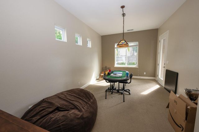 2933 E Quincy Avenue, Fresno, CA 93720