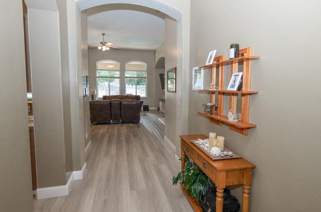 2933 E Quincy Avenue, Fresno, CA 93720