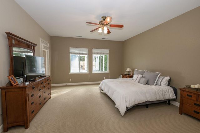 2933 E Quincy Avenue, Fresno, CA 93720