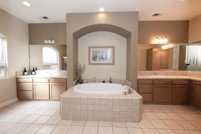 2933 E Quincy Avenue, Fresno, CA 93720