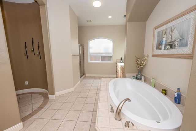 2933 E Quincy Avenue, Fresno, CA 93720