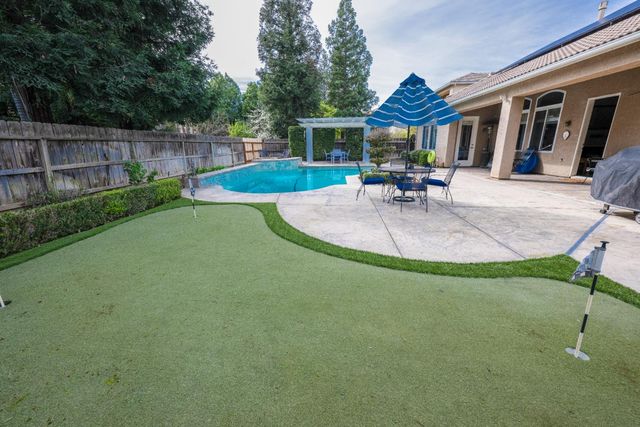 2933 E Quincy Avenue, Fresno, CA 93720